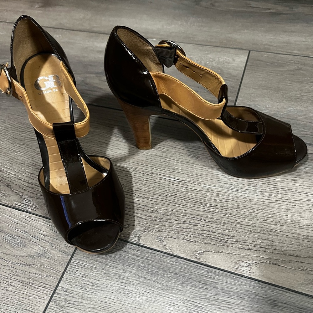 Gianni Bini Brown Patent & Tan Heeled Sandals Size 8.5 Good Condition.